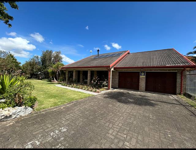 4 BEDROOM HOUSE FOR SALE IN BOSKLOOF